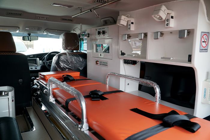 Toyota KIjang Innova Ambulance