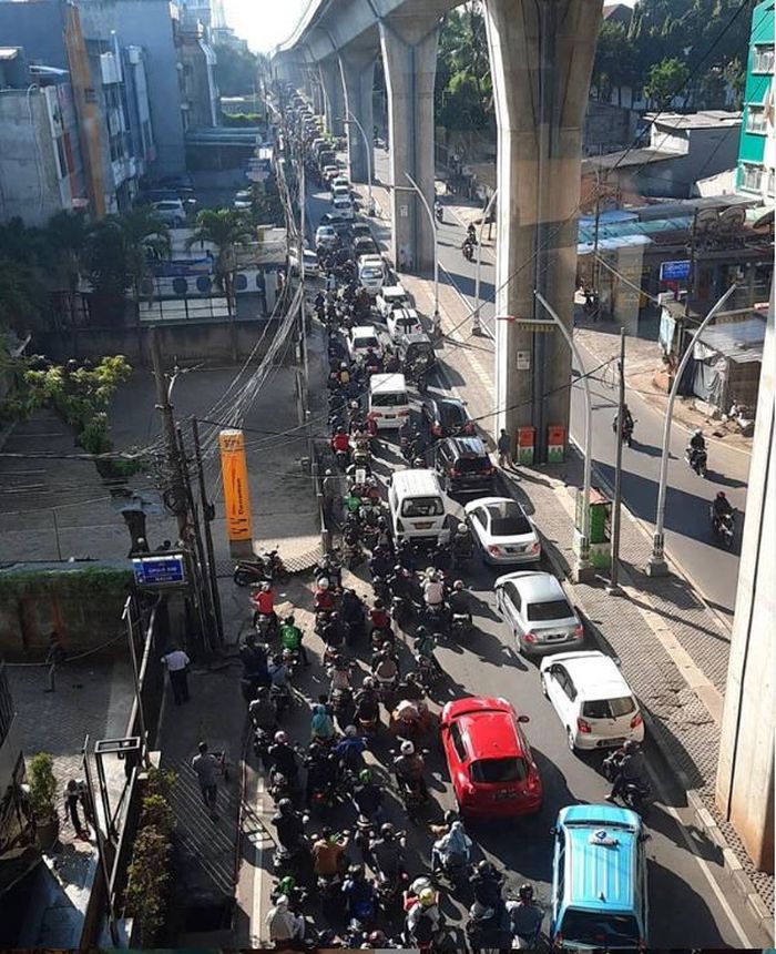 Jalan di kawasan Cipulir,Kebayoran Lama, Jakarta Selatan pada 20 Mei 2020 pagi
