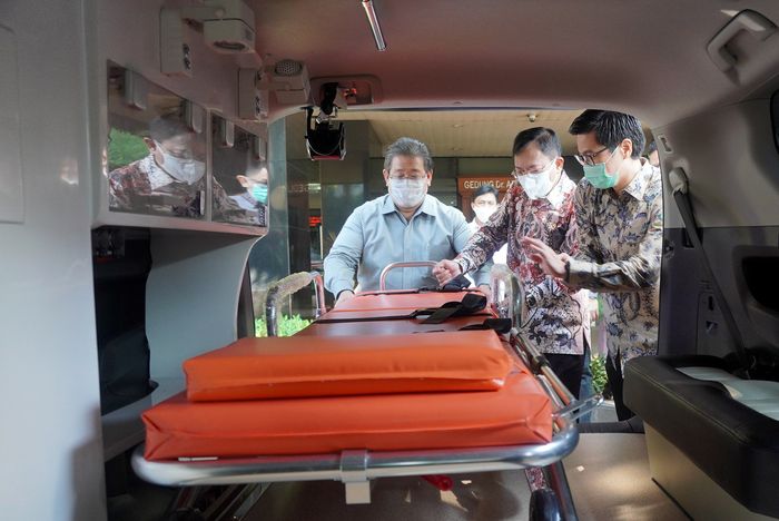 Toyota Indonesia dan SERA siapkan Toyota Avanza dan Toyota Kijang Innova Ambulans untuk mobilitas tim medis Indonesia