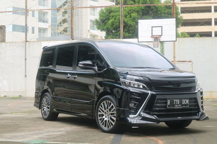 Ilustrasi Toyota Voxy.