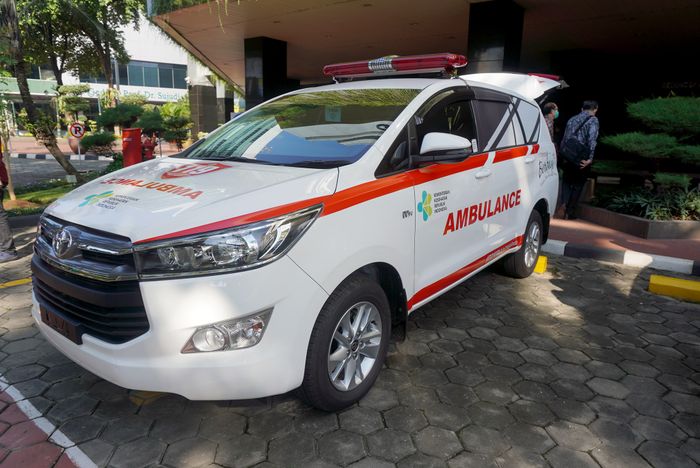 Toyota Indonesia dan SERA siapkan Toyota Avanza dan Toyota Kijang Innova Ambulans untuk mobilitas tim medis Indonesia