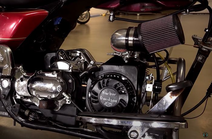 Mesin pemotong rumput yang dipasang pada Harley-Davidson Ultra Classic