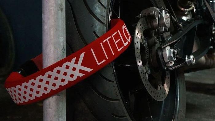 LiteLok Moto 108 pengaman motor terbuat dari serat baja yang tak mudah diputus, bobotnya hanya 1,5 kg