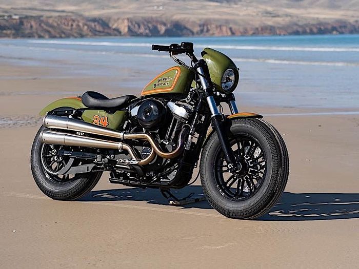 Beberapa aksesori juga ikut ditambahkan