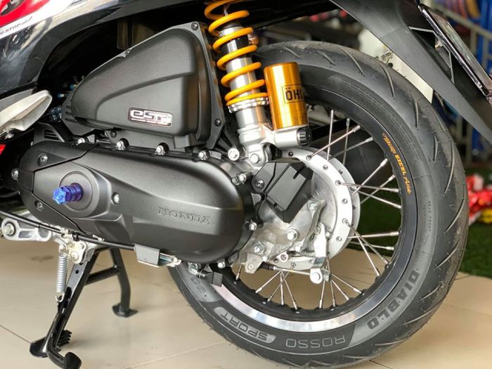 Shock belakang diganti Ohlins