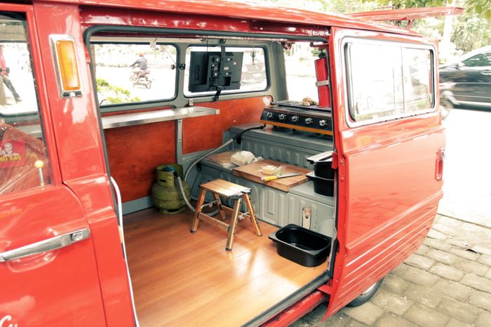 Mazda Bongo klasik milik Zul jadi food truck