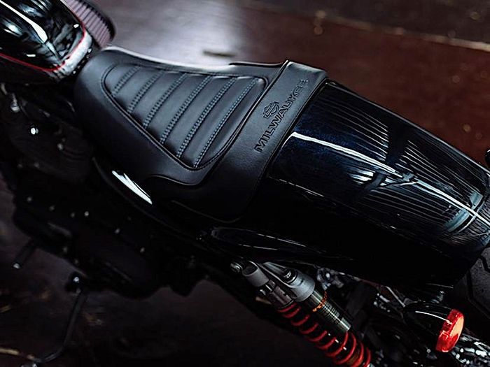 Buntut dan jok single seat yang istimewa banget