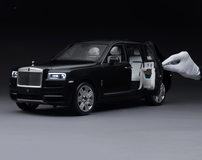 Diecast Rolls-Royce Cullinan berskala 1:8