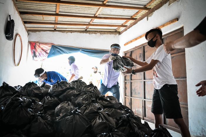 Lamborghini Club Indonesia bagikan 2.000 paket sembako di Jakarta