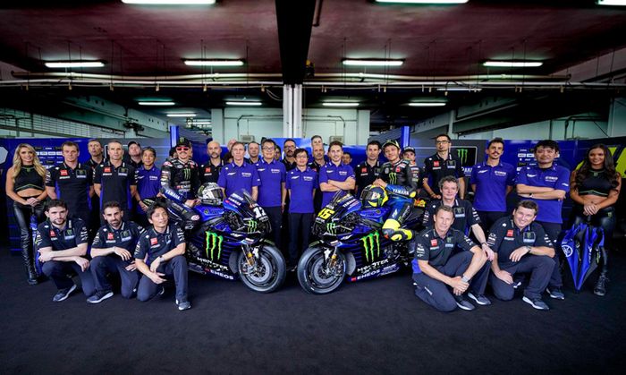 Valentino Rossi dan kru tim MotoGP-nya sudah bukan orang asing lagi. Bahkan sudah menjadi keluarga kedua bagi Valentino Rossi