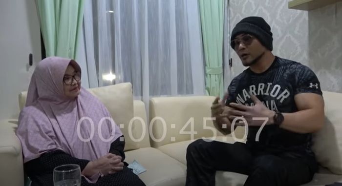 Deddy Corbuzier saat wawancara dengan Siti Fadilah Supari