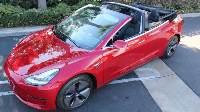 Modifikasi Tesla Model 3 dengan atap terbuka