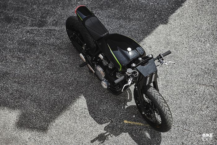 Tangkinya pakai punya Honda CB1100