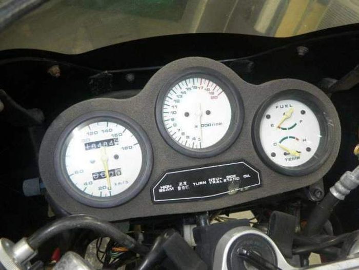 Bagian kokpit Suzuki GSX-R250