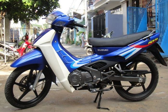  Suzuki RGV 120 