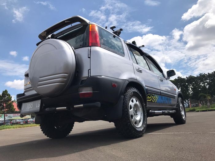 Tongkrongan gagah Honda CR-V Gen 1 siap buat overland