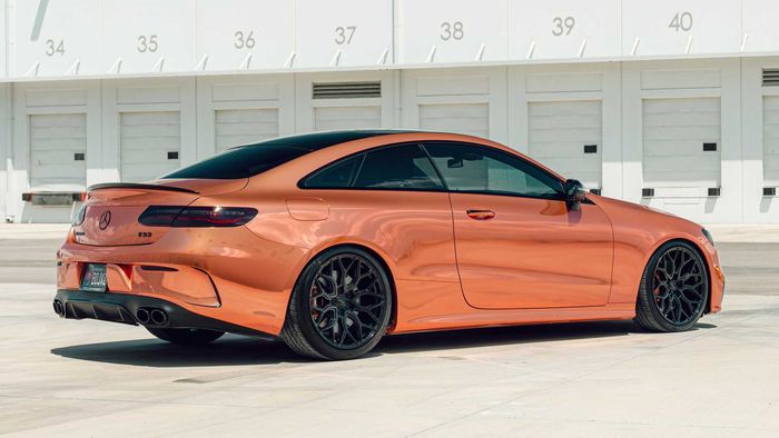 Tampilan belakang Mercedes-AMG E53 hasil garapan RodSpeed 