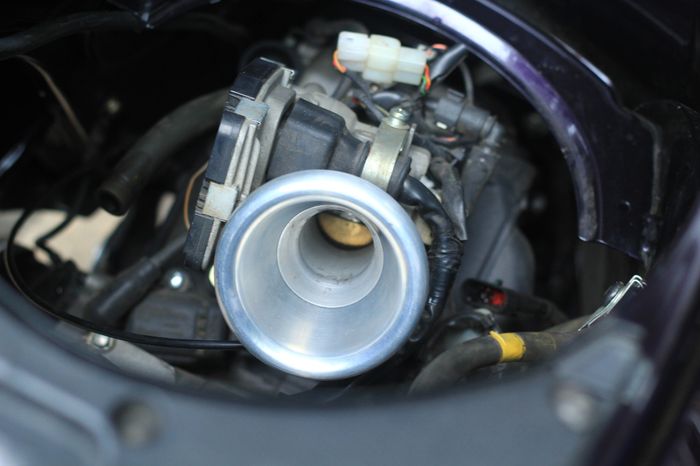 Throttle body bisa reamer sampai 34 mm karena lebih tebal, tidak lupa ditambah dengan velocity stack