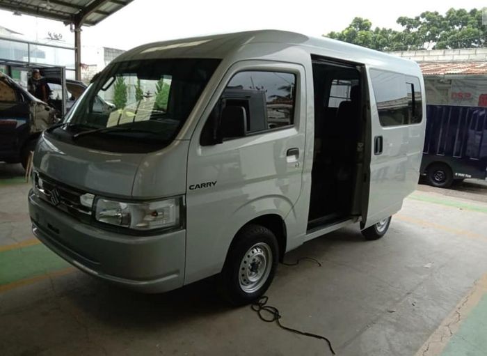 suzuki carry minibus pakai pintu geser bikinan karoseri bogor