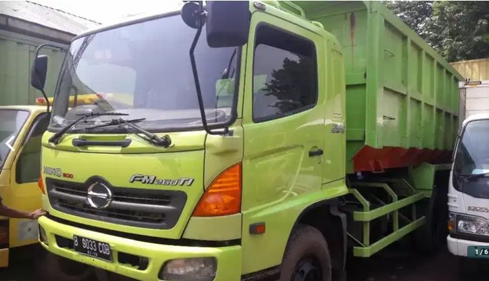 Hino Ranger FM 260 Tronton 6x4 dump tahun 2013 kondisi bekas