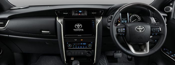 Interior Fortuner Legender tidak berbeda jauh dengan Fortuner sebelumnya