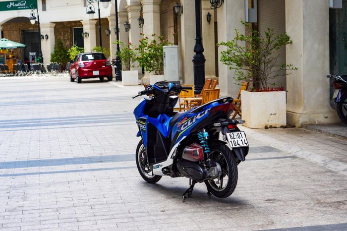 Ada beberapa aksesori titanium yang ditambahkan