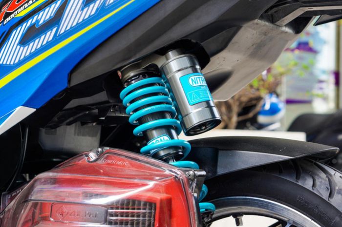 Shock belakang Nitron dan filter box transparan biar makin menarik