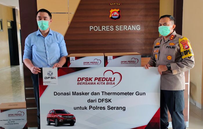 Donasi APD dari DFSK diberikan ke Polres Serang