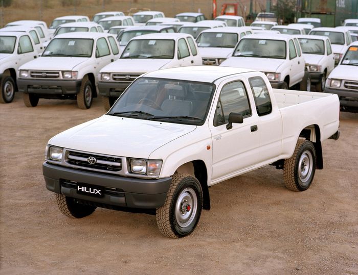 Toyota Hilux generasi ke-6
