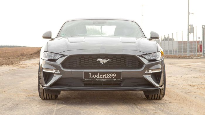 Tampilan depan modifikasi Ford Mustang hasil garapan Loder1899