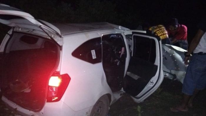 Kecelakaan Daihatsu Sigra menghantam truk