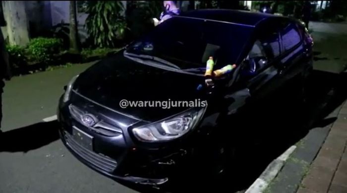Hyundai Avega yang menerjang dua Vespa di Jatinegara, Jakarta Timur