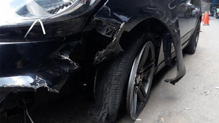 Kondisi Hyundai Avega yang menabrak rombongan Vespa