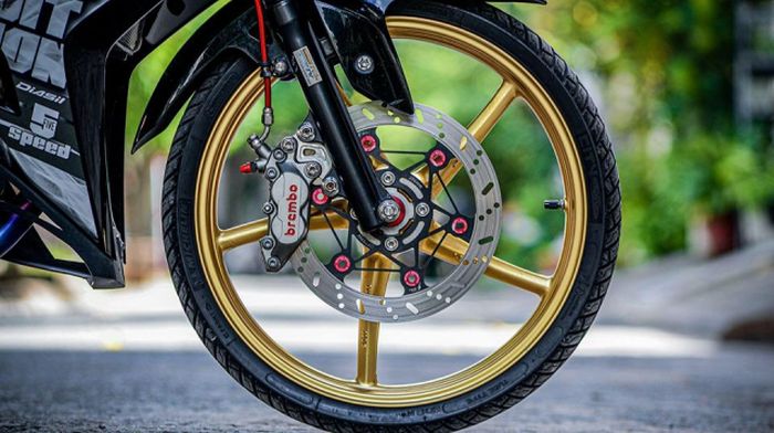 Kaliper Brembo dan pelek RCB