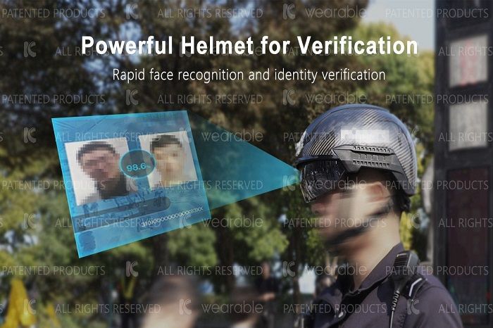 Helm satpam Bandara Soekarno-Hatta ini bisa mendeteksi wajah seseorang.