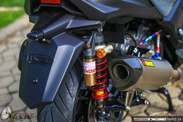 Shock belakang pakai Showa