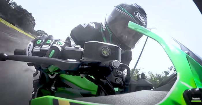 Rider pertama ZX-25R di Indonesia