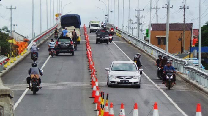 Ilustrasi kendaraan harus hati-hati saat melintasi flyover