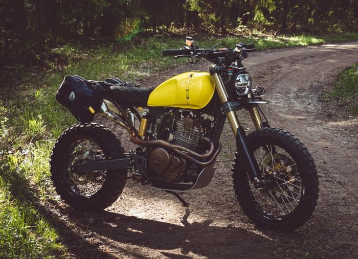 Scrambler adventure yang tampan