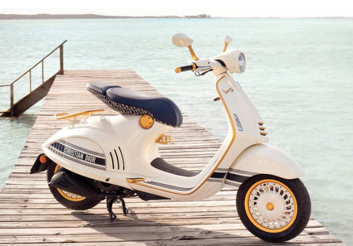 Vespa 946 Christian Dior