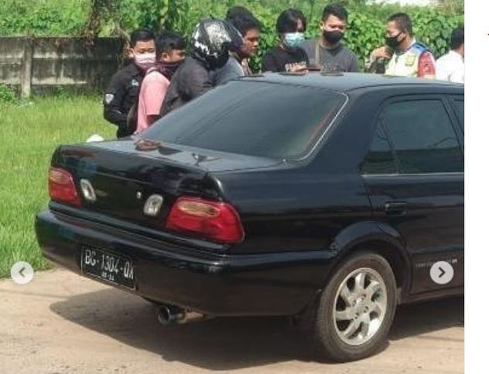 Toyota Soluna yang ditemukan dengan kondisi pengemudi tewas di dalam kabin