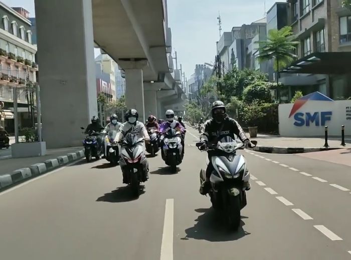 Silver Aerox Team (SAT) ikut meramaikan Sunmorgab di Jakarta, pada Minggu (14/6/2020).