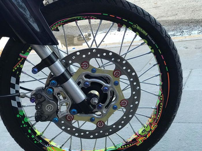 Rem depan pakai set Brembo