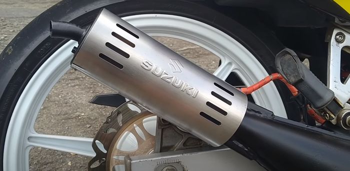 Cover knalpot Suzuki Satria 2-tak Malaysia terpasang
