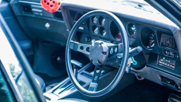 Holden Statesman HJ 1975