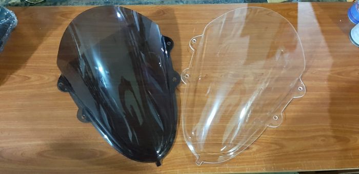 Tersedia pilihan warna smoke dan clear, harga gak sampai Rp 200 ribu