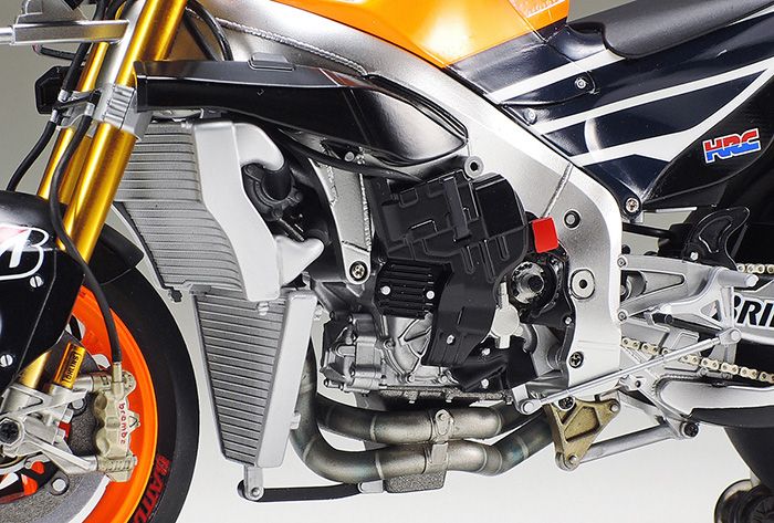 Detail model kit Honda RC213V