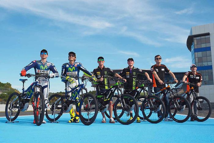 Haibike SDURO E-bikes diberikan kepada tim Movistar Yamaha, Monster Yamaha Tech3, dan Forward Racing