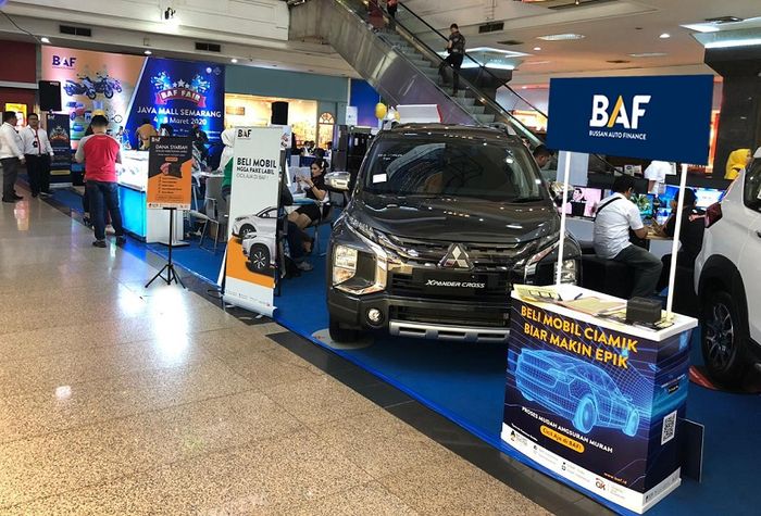 Pameran mobil di salah satu mall di Jakarta