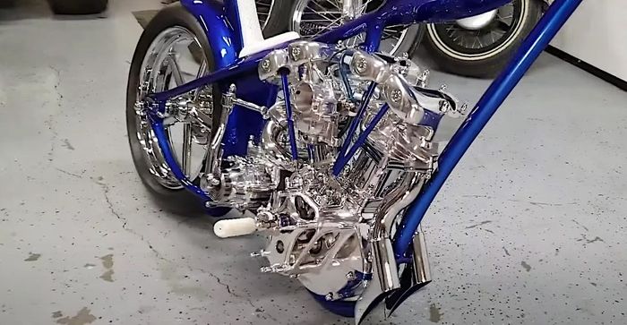 Mesin pakai milik H-D Shovelhead dan dilabur krom